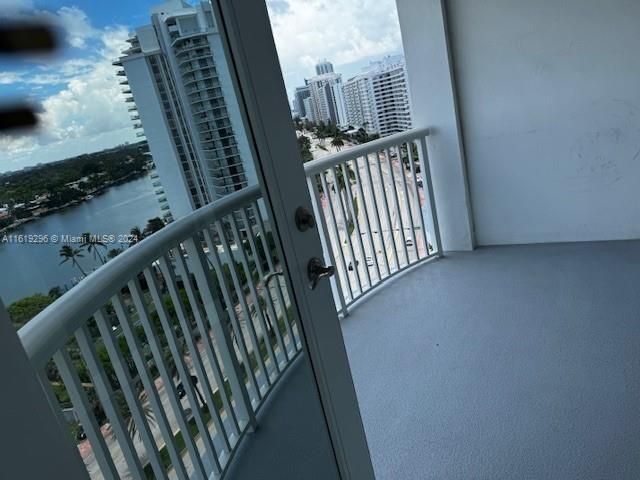 5401 Collins Ave, Unit 1123, Miami Beach, FL 33140 Photo