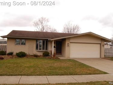 10900 WESTLAKE Street, Taylor, MI 48180
