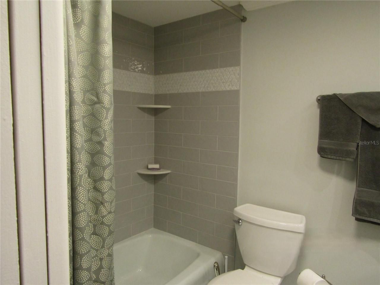 7351 W Country Club Drive N, Unit 202, Sarasota, FL 34243 Photo