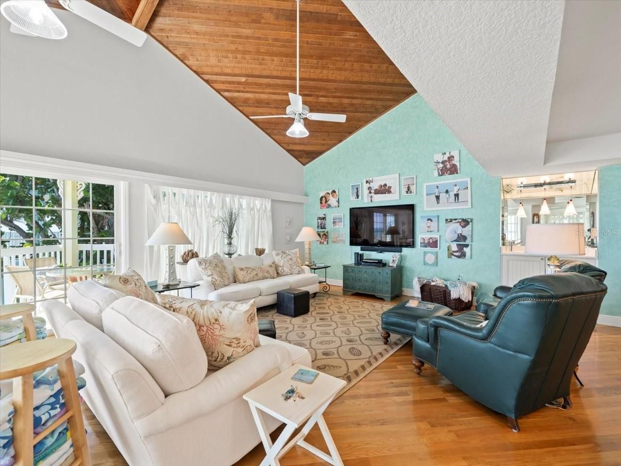 20052 Gulf Boulevard, Indian Shores, FL 33785 Photo