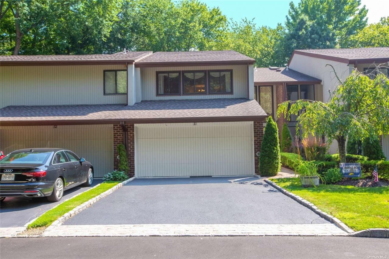 11 Pond View, Unit 11, Jericho, NY 11753 Main Photo