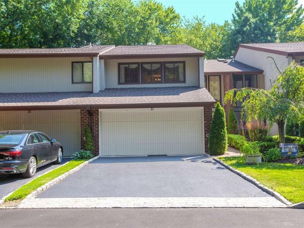11 Pond View, Unit 11, Jericho, NY 11753