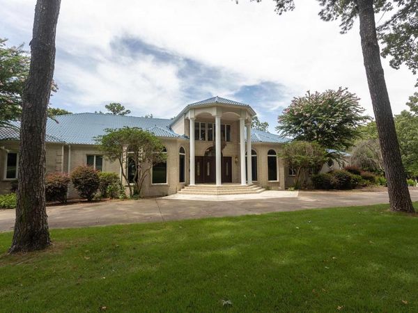 1686 Marina Road, Russellville, AR 72802