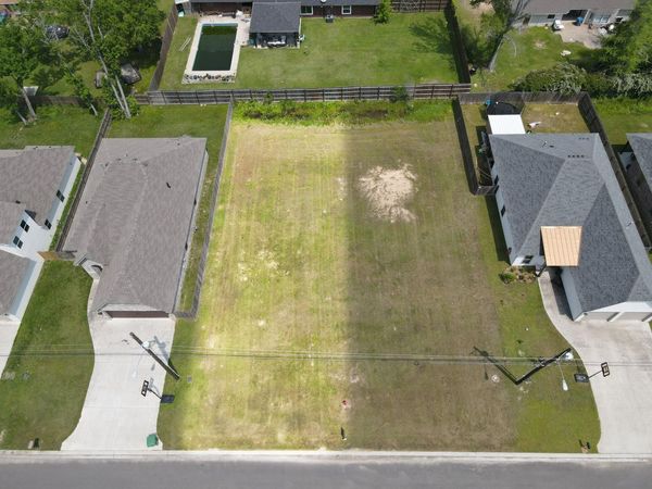 E Aubrianna Ln, Sulphur, LA 70663