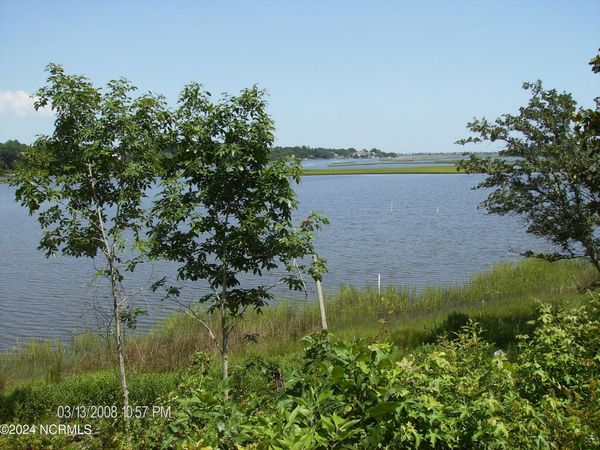 135 E High Bluff Drive, Hampstead, NC 28443