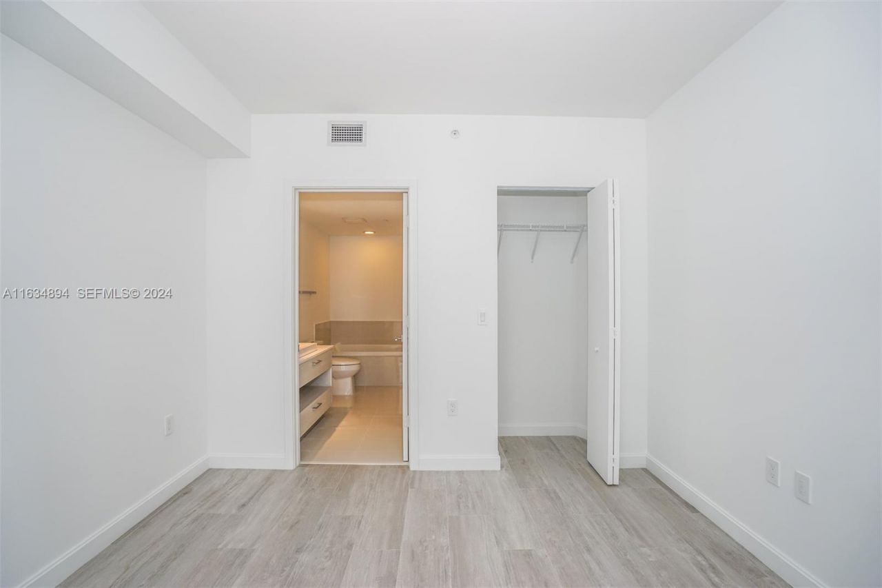 55 SW 9th St, Unit 2108, Miami, FL 33130 Photo
