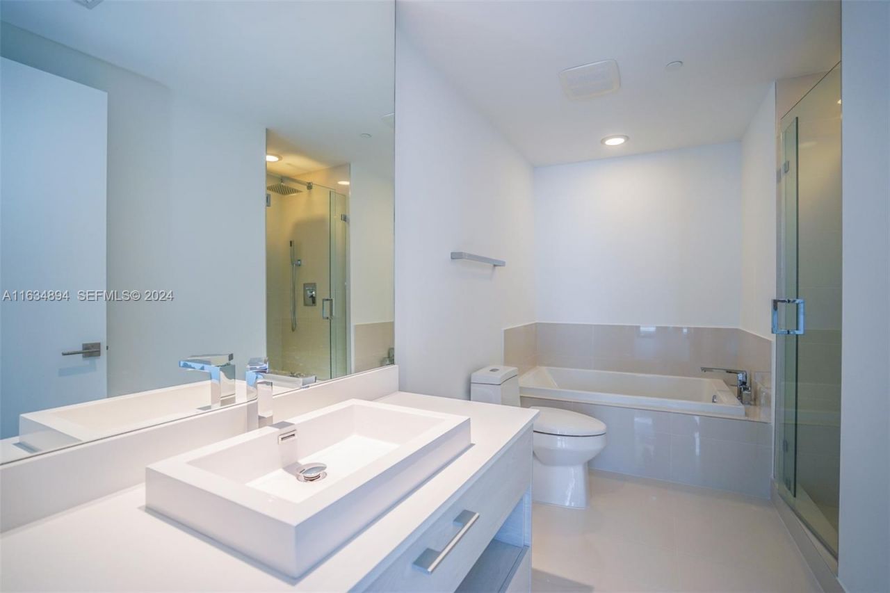 55 SW 9th St, Unit 2108, Miami, FL 33130 Photo