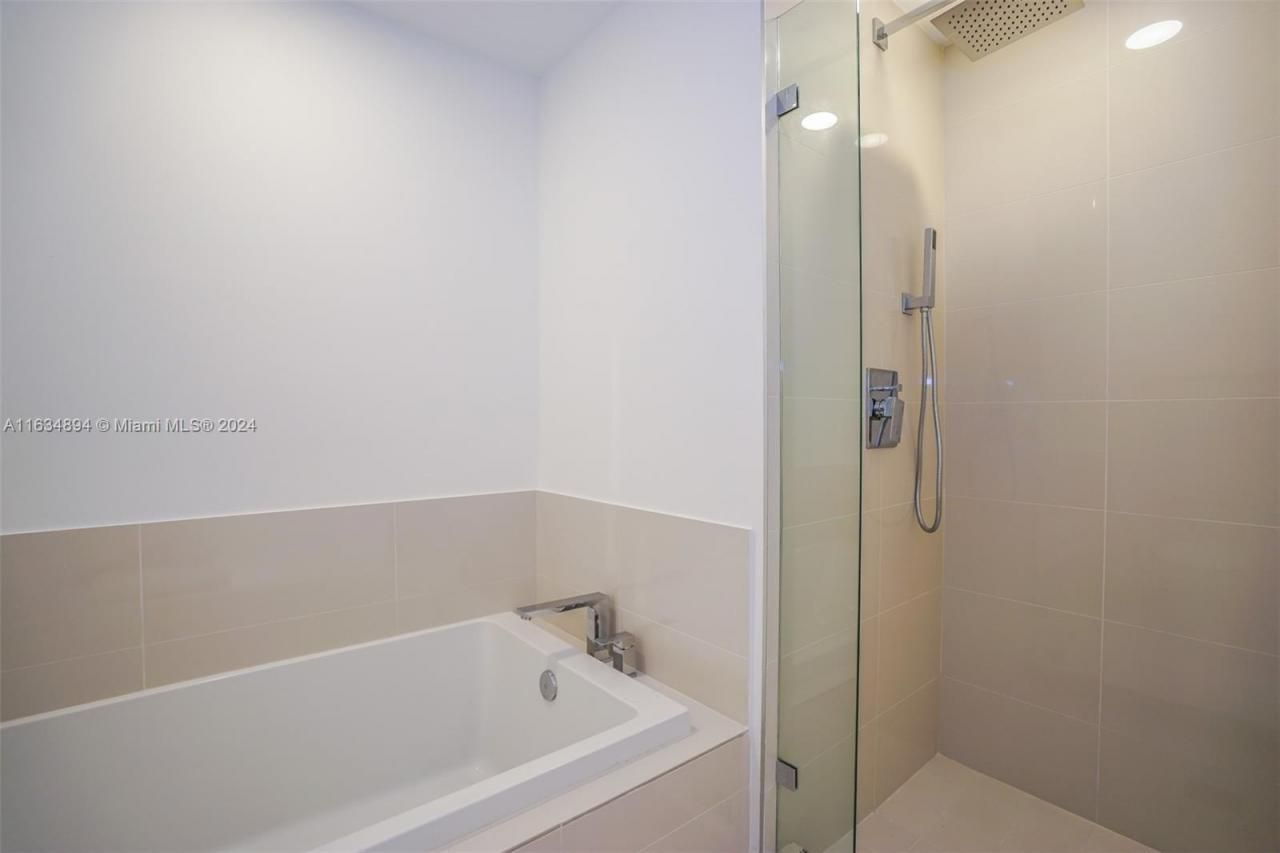 55 SW 9th St, Unit 2108, Miami, FL 33130 Photo