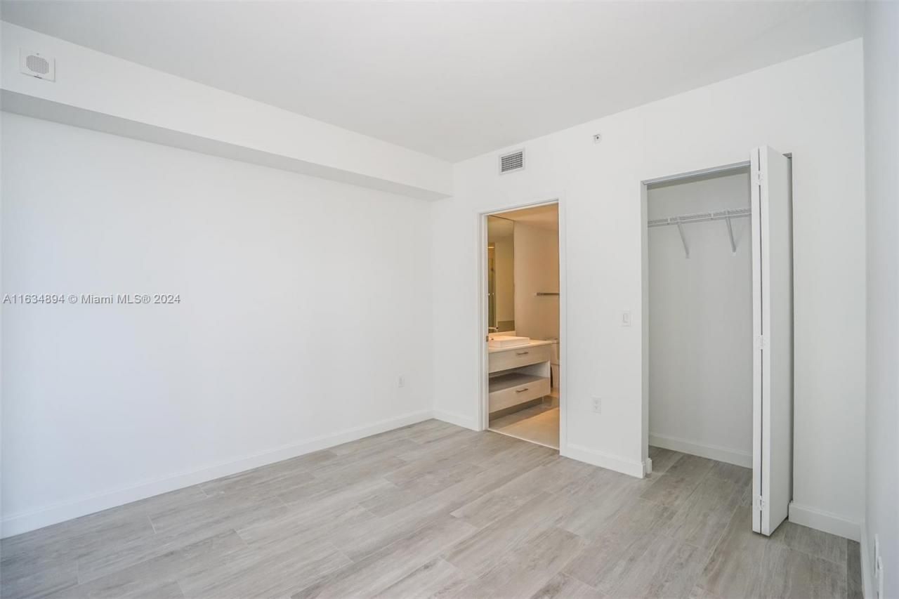 55 SW 9th St, Unit 2108, Miami, FL 33130 Photo