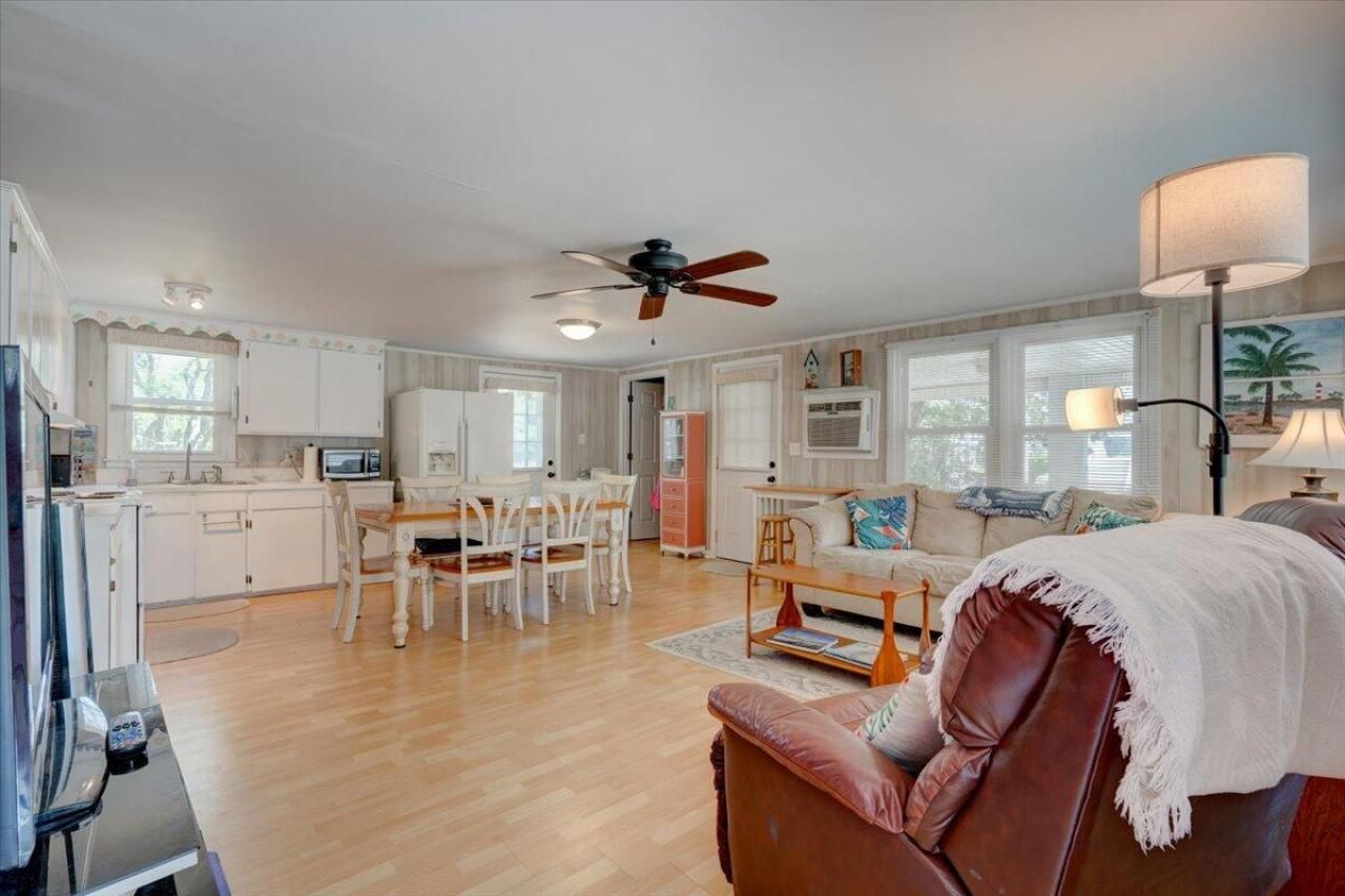 1302 E Ashley Avenue Photo 10