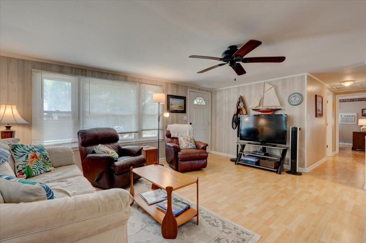 1302 E Ashley Avenue Photo 11