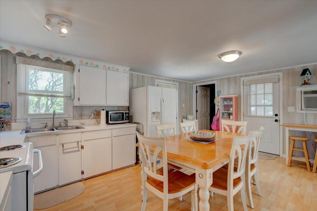 1302 E Ashley Avenue Photo 13