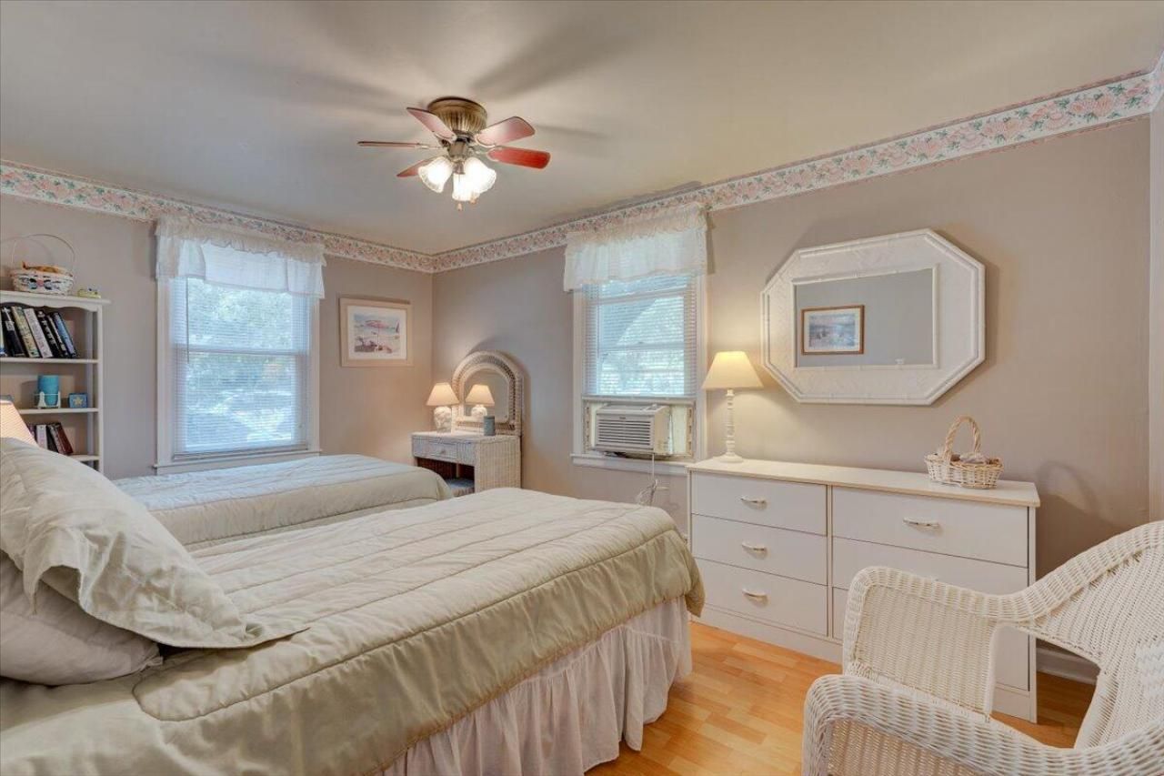 1302 E Ashley Avenue Photo 29