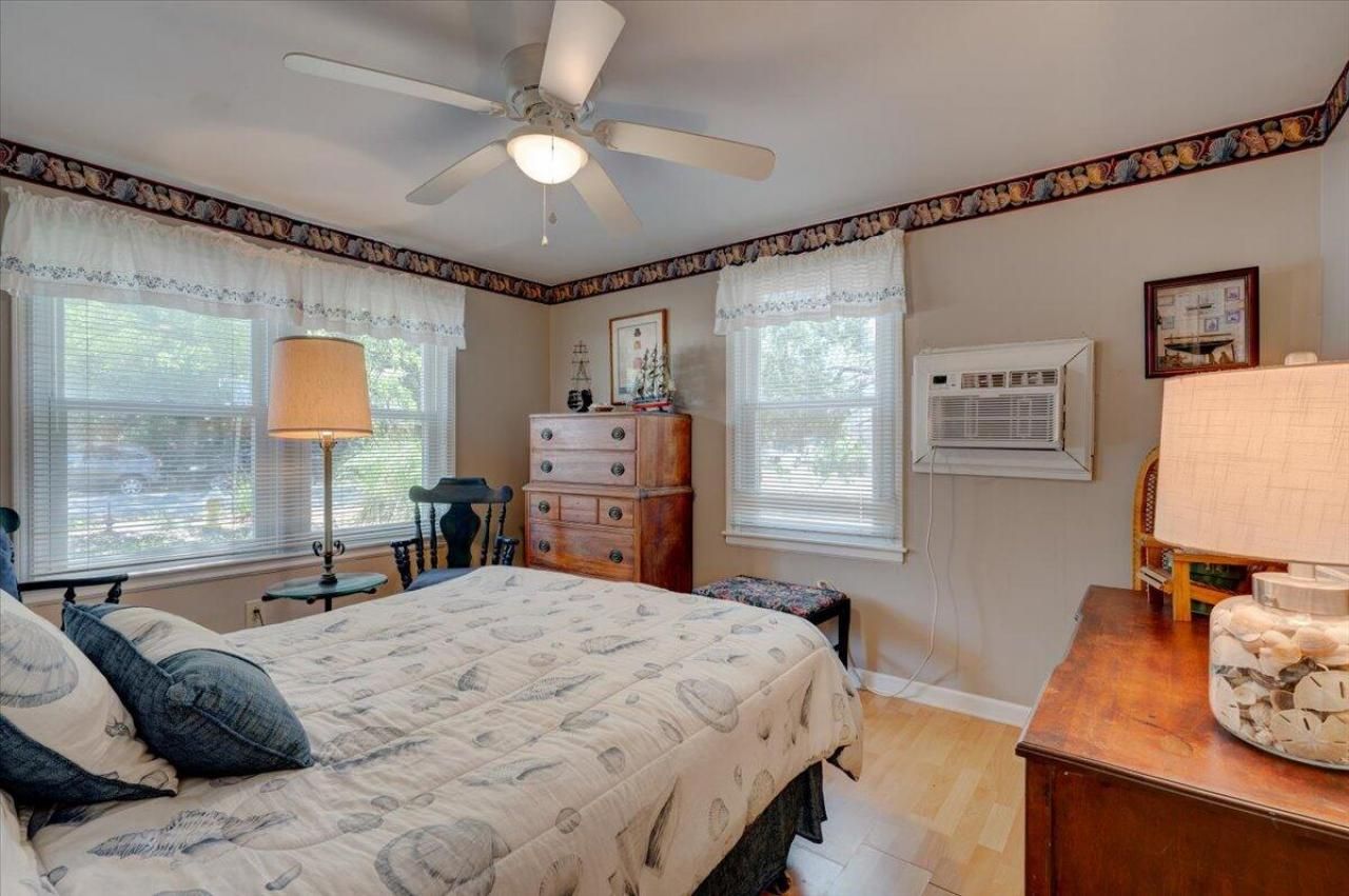 1302 E Ashley Avenue Photo 31