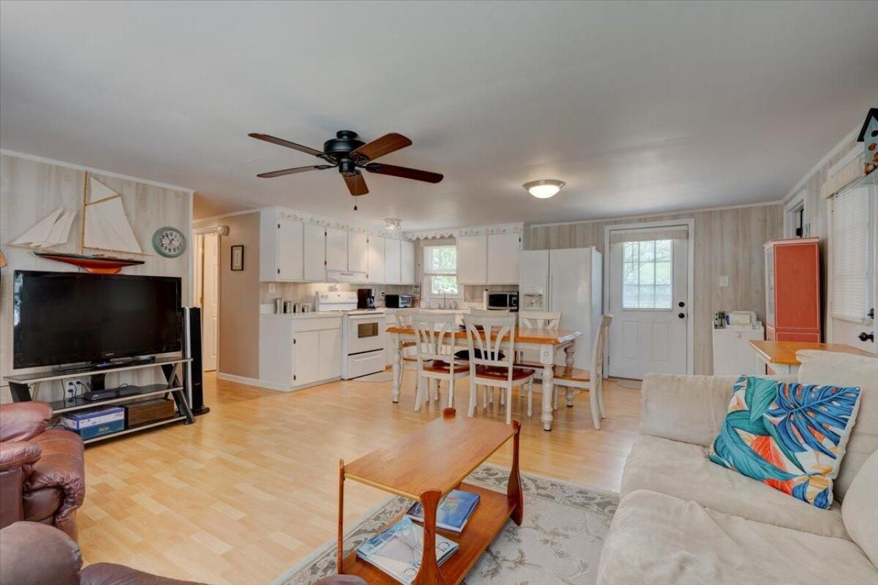 1302 E Ashley Avenue Photo 9