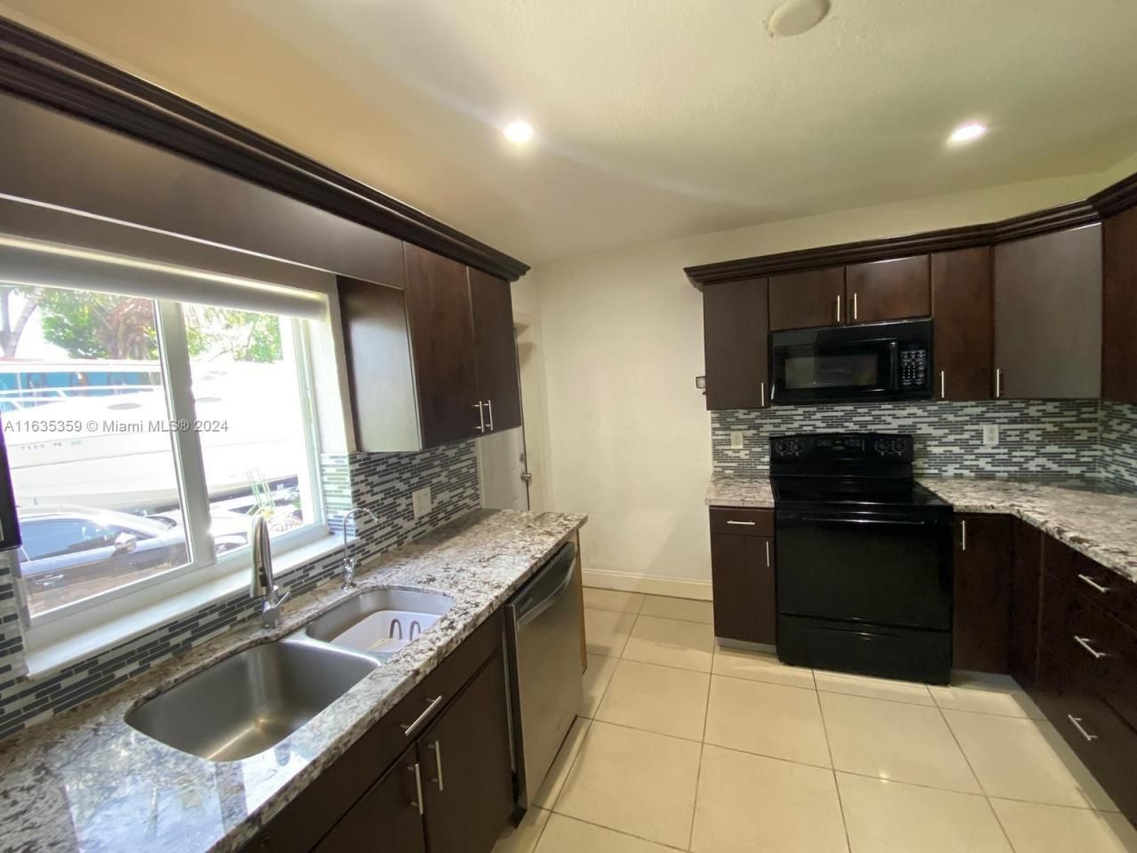 10 W 53rd Ter, Hialeah, FL 33012 Photo