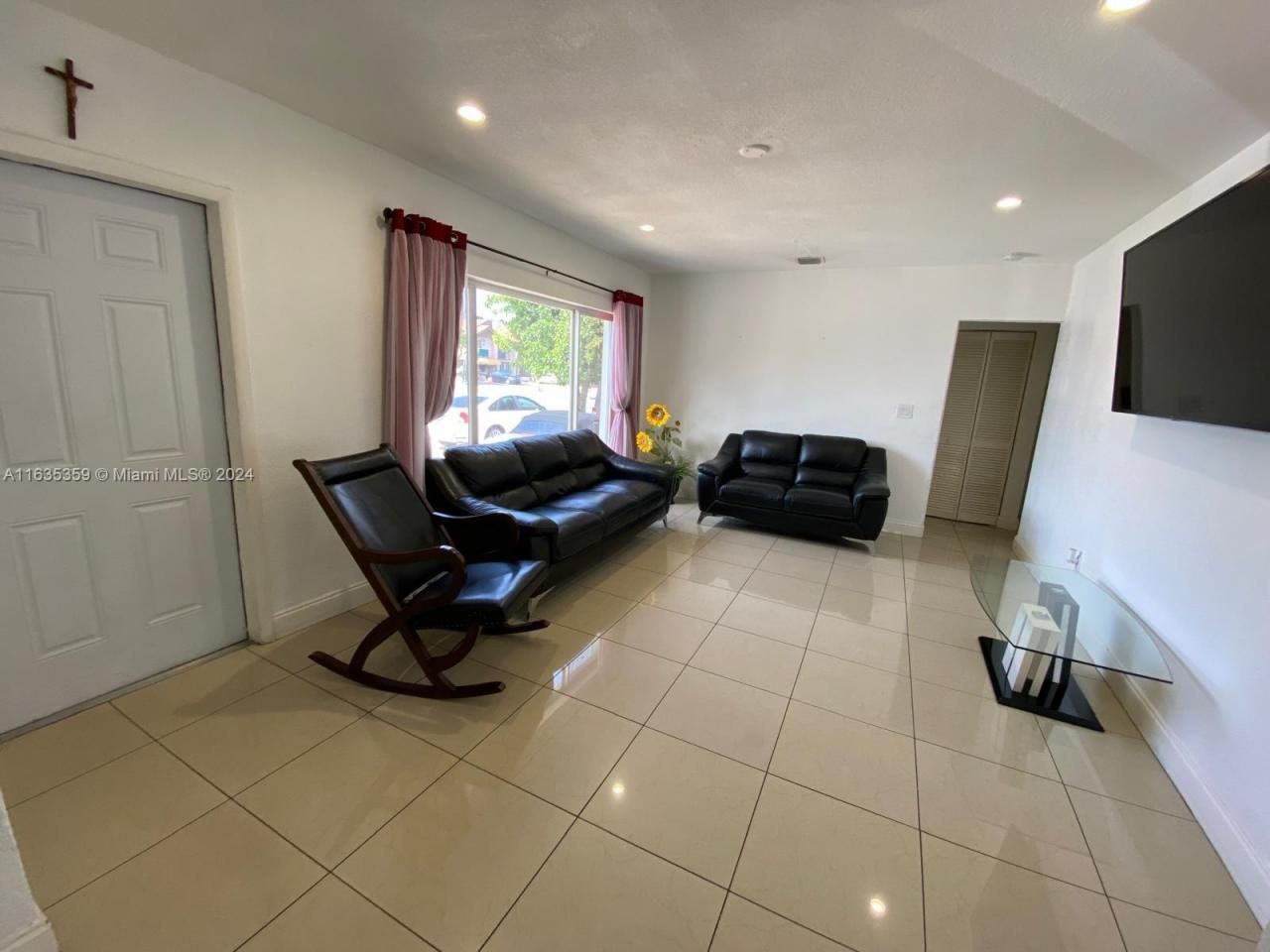 10 W 53rd Ter, Hialeah, FL 33012 Photo