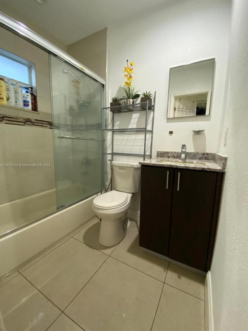 10 W 53rd Ter, Hialeah, FL 33012 Photo