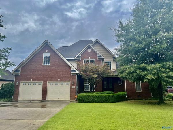 2305 Amberly Lane SW, Decatur, AL 35603