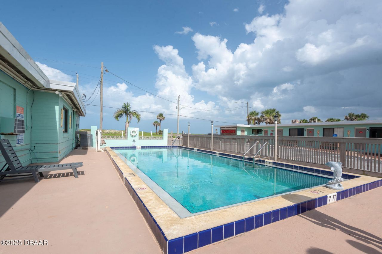 808 S Atlantic Avenue, Daytona Beach, FL 32118 Photo