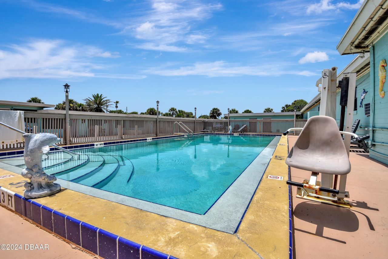 808 S Atlantic Avenue, Daytona Beach, FL 32118 Photo