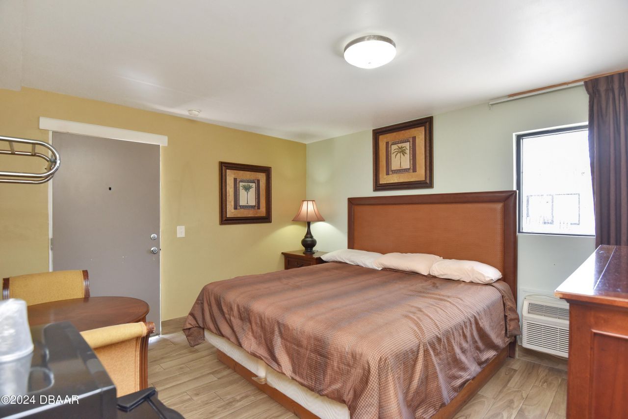 808 S Atlantic Avenue, Daytona Beach, FL 32118 Photo