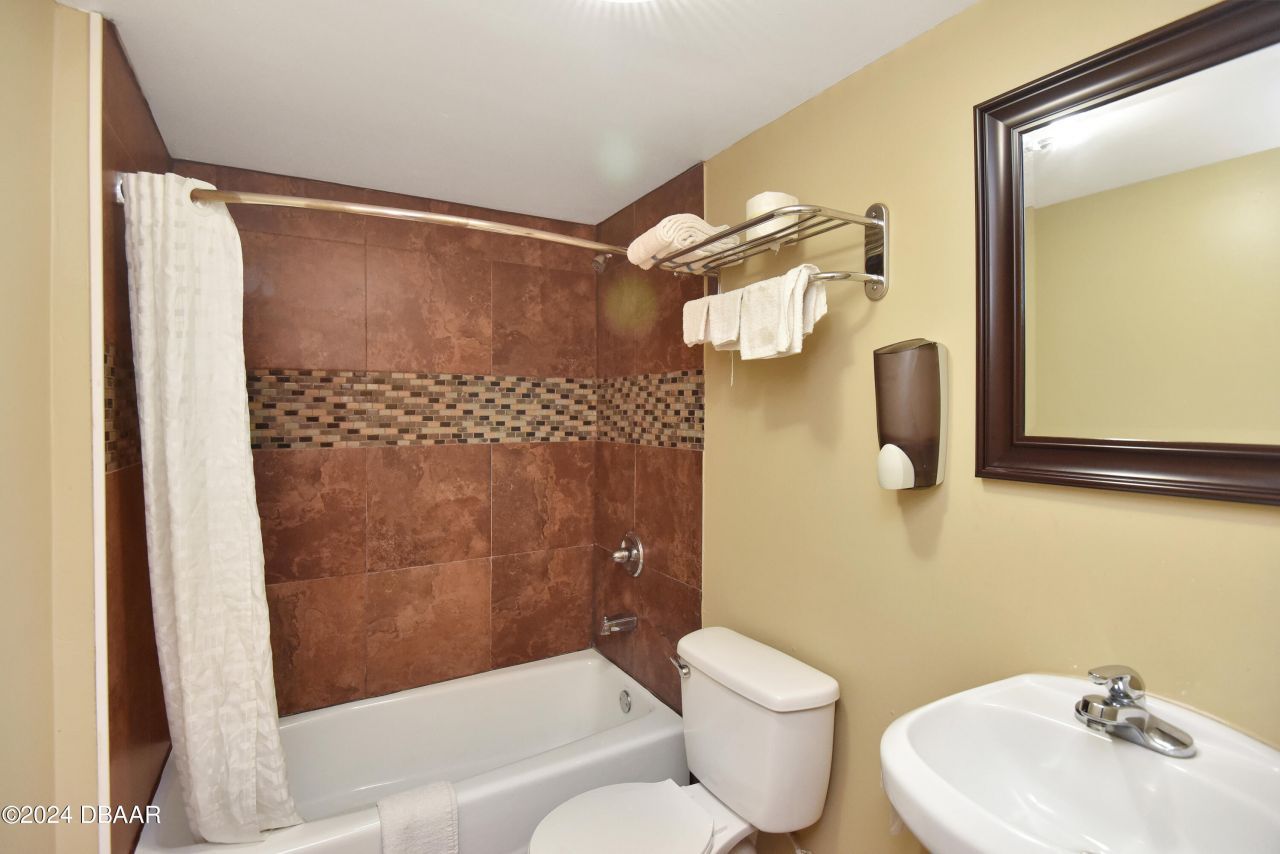 808 S Atlantic Avenue, Daytona Beach, FL 32118 Photo