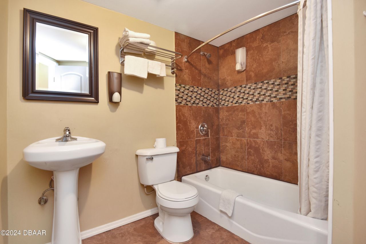 808 S Atlantic Avenue, Daytona Beach, FL 32118 Photo