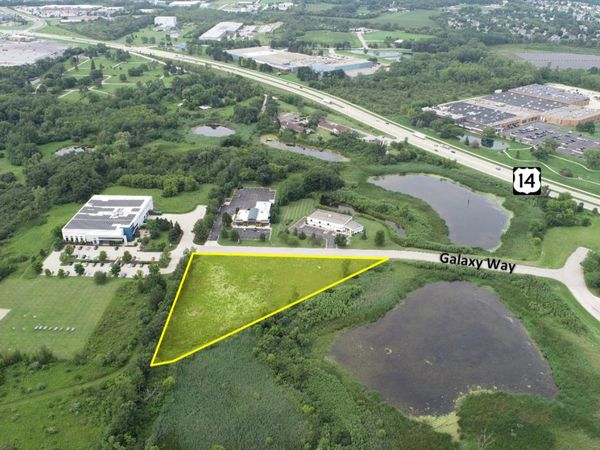 7 Galaxy Way, Woodstock, IL 60098