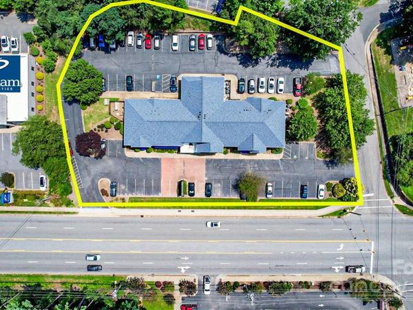 1978 Hendersonville Road, Asheville, NC 28803