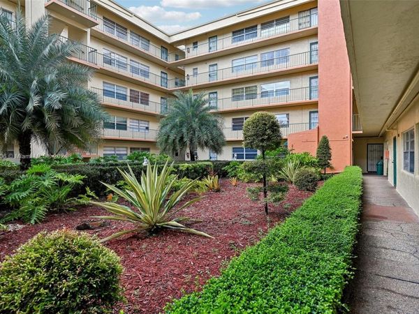 4525 W 20 AV, Unit 123, Hialeah, FL 33012