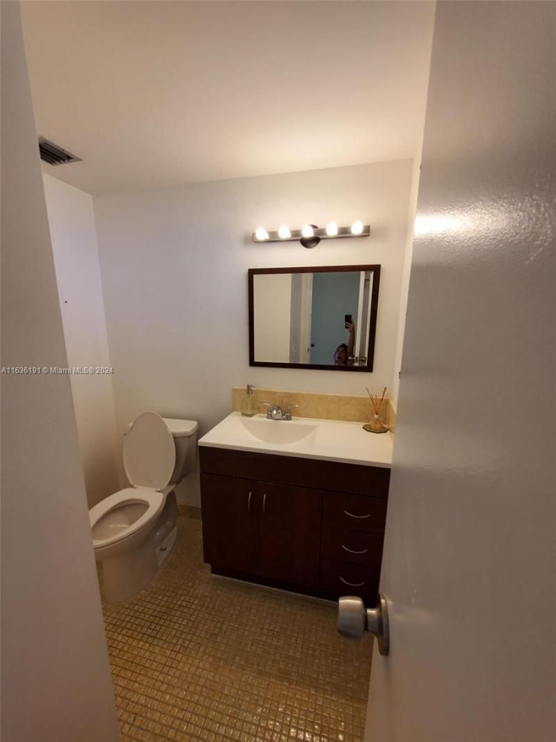 7900 Tatum Waterway Dr, Unit 502, Miami Beach, FL 33141 Photo