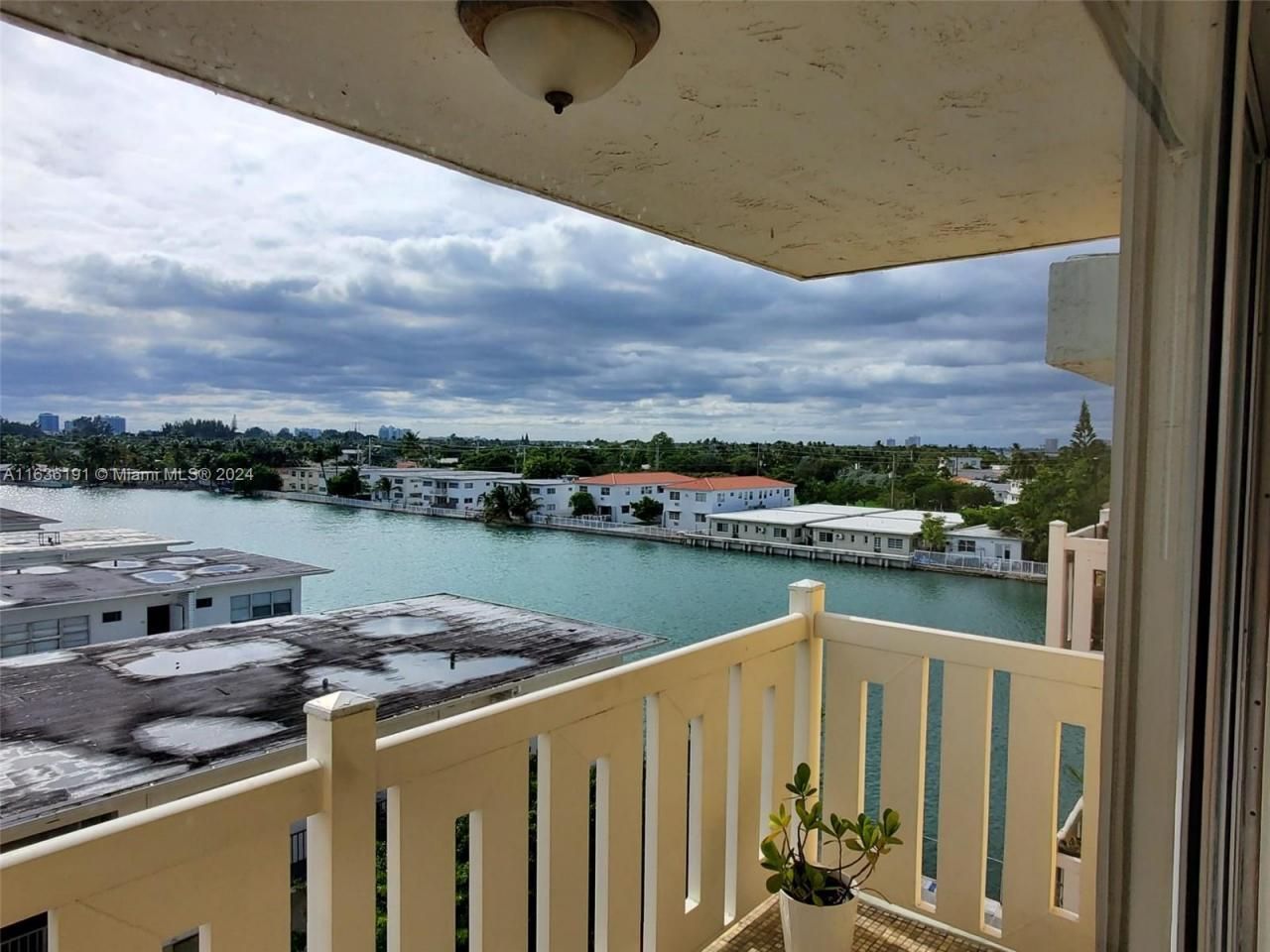 7900 Tatum Waterway Dr, Unit 502, Miami Beach, FL 33141 Photo