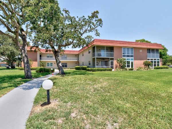 63 Woodland Dr Drive, Unit 203-204, Vero Beach, FL 32962