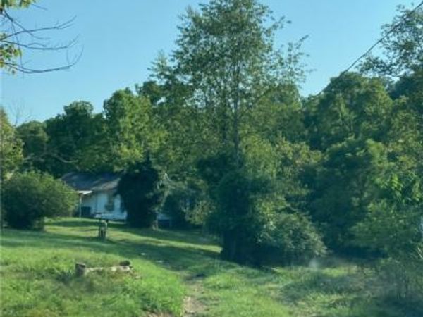 298 Jason Lane, Leon, WV 25123