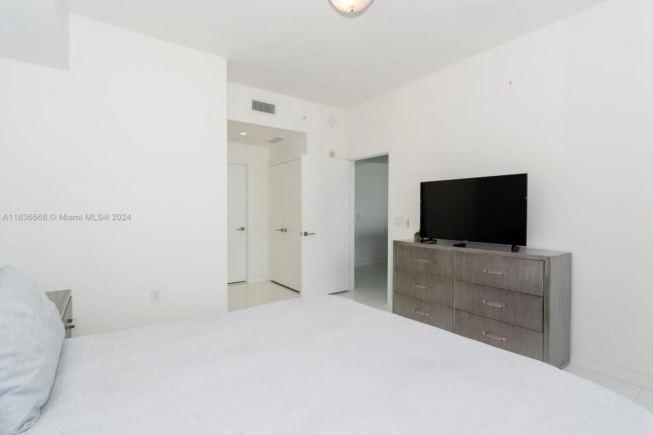 851 NE 1st Ave, Unit 1710, Miami, FL 33132 Photo