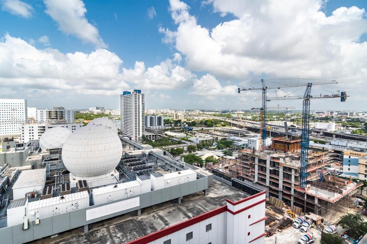 851 NE 1st Ave, Unit 1710, Miami, FL 33132 Photo