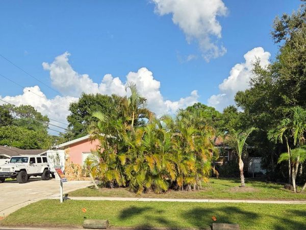 8665 MOCKINGBIRD LANE, SEMINOLE, FL 33777