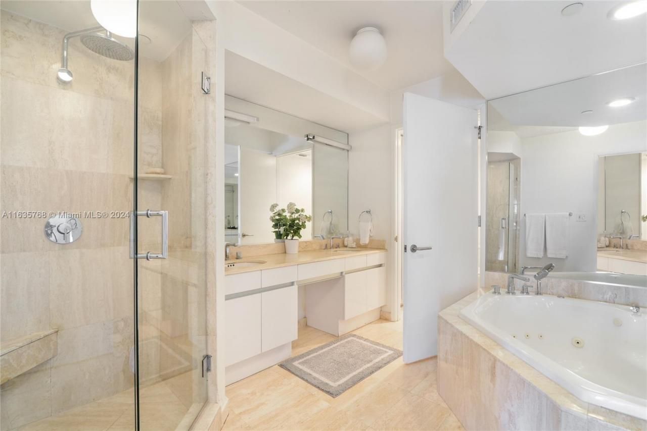 18671 Collins Ave, Unit 2702, Sunny Isles Beach, FL 33160 Photo