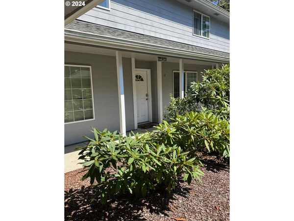1150 HEMLOCK ST, Unit D14, Florence, OR 97439