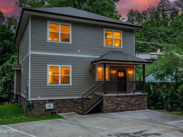 510 Hemlock St, Gatlinburg, TN 37738