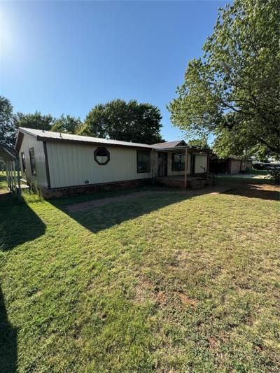 501 N Cedar Street, Seiling, OK 73663 Main Photo
