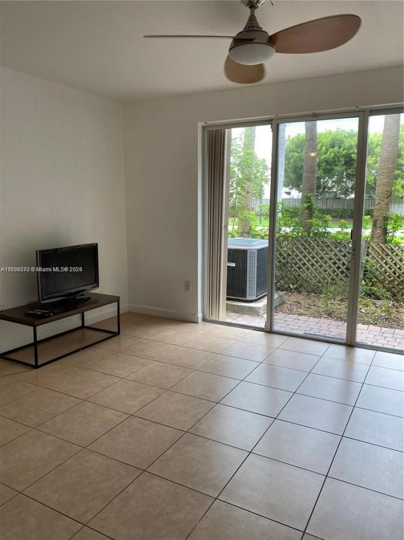 9247 SW 227th St, Unit 5-2, Cutler Bay, FL 33190 Photo