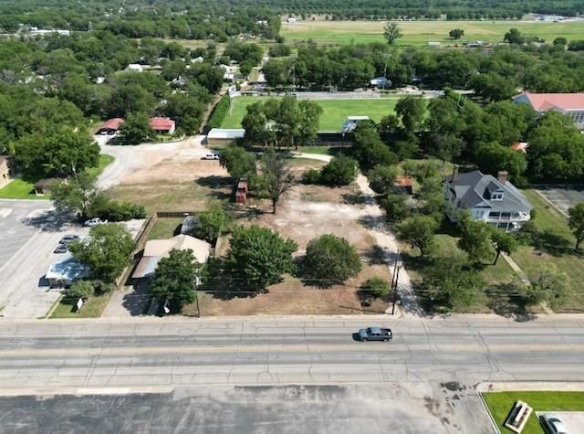 402 W Wallace Street, San Saba, TX 76877 Main Photo