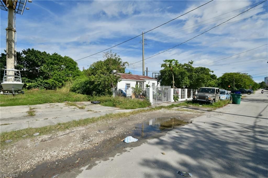 321 NW 37 St, Miami, FL 33127 Photo