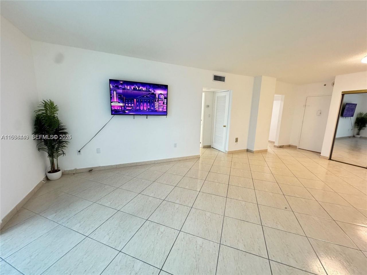 400 Kings Point Dr, Unit 320, Sunny Isles Beach, FL 33160 Photo