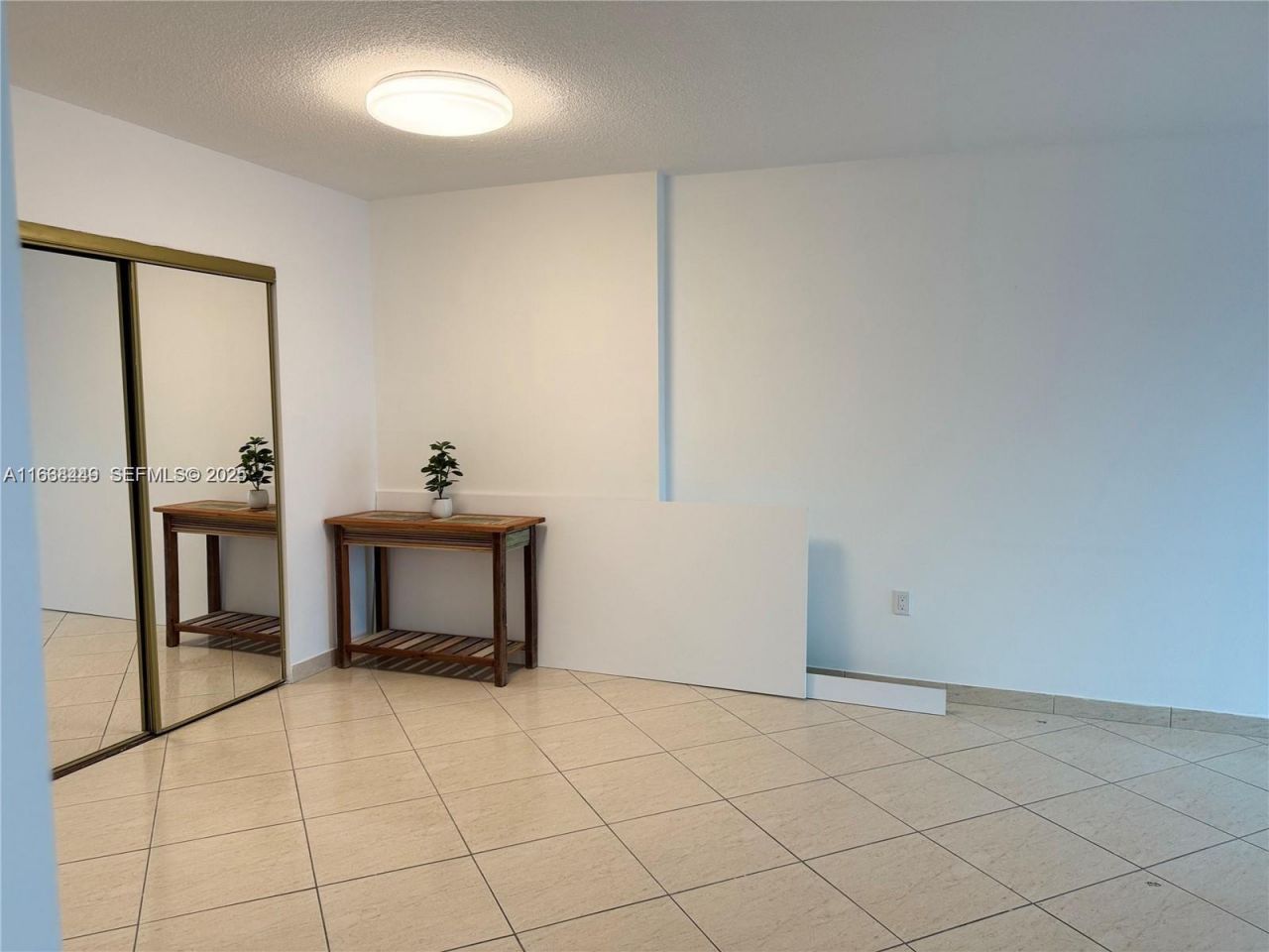 400 Kings Point Dr, Unit 320, Sunny Isles Beach, FL 33160 Photo