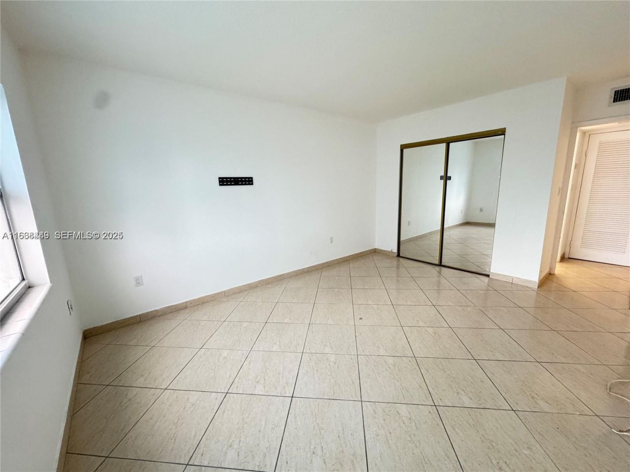 400 Kings Point Dr, Unit 320, Sunny Isles Beach, FL 33160 Photo