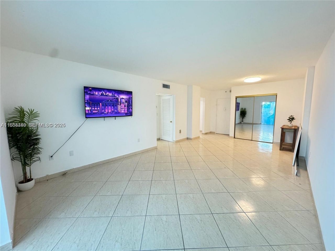 400 Kings Point Dr, Unit 320, Sunny Isles Beach, FL 33160 Photo