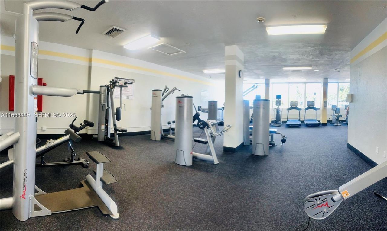 400 Kings Point Dr, Unit 320, Sunny Isles Beach, FL 33160 Photo